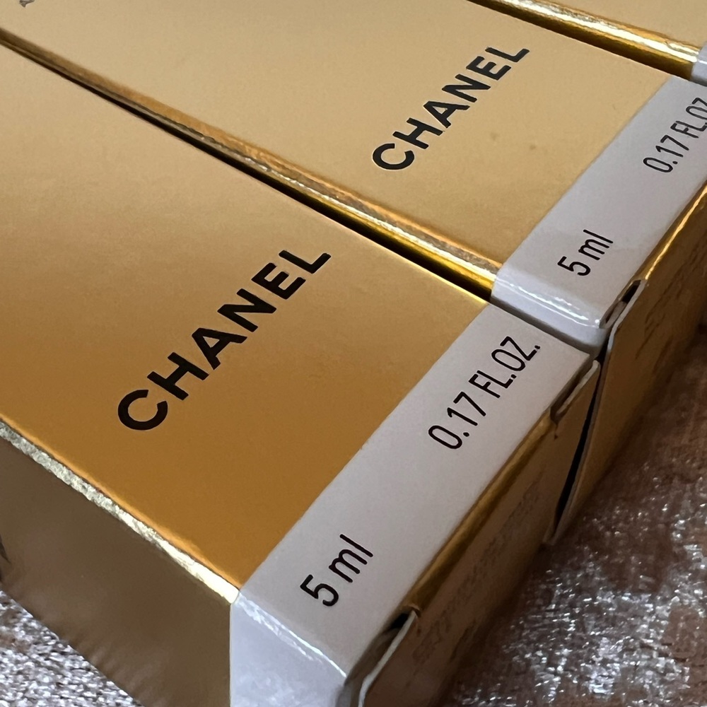 CHANEL SUBLIMAGE LA CRÈME LUMIÈRE - Picture 2 of 3